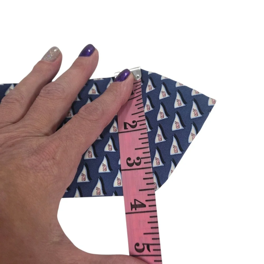 Vineyard Vines Mens Necktie Blue Sea‎ Whale Pattern Flag Silk Handmade USA